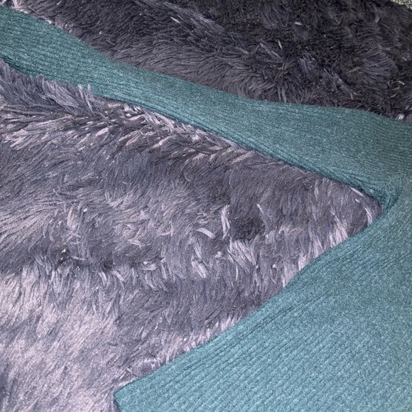 Forest Green long sleeve perfect for the cold weather! - Picture 3 of 7